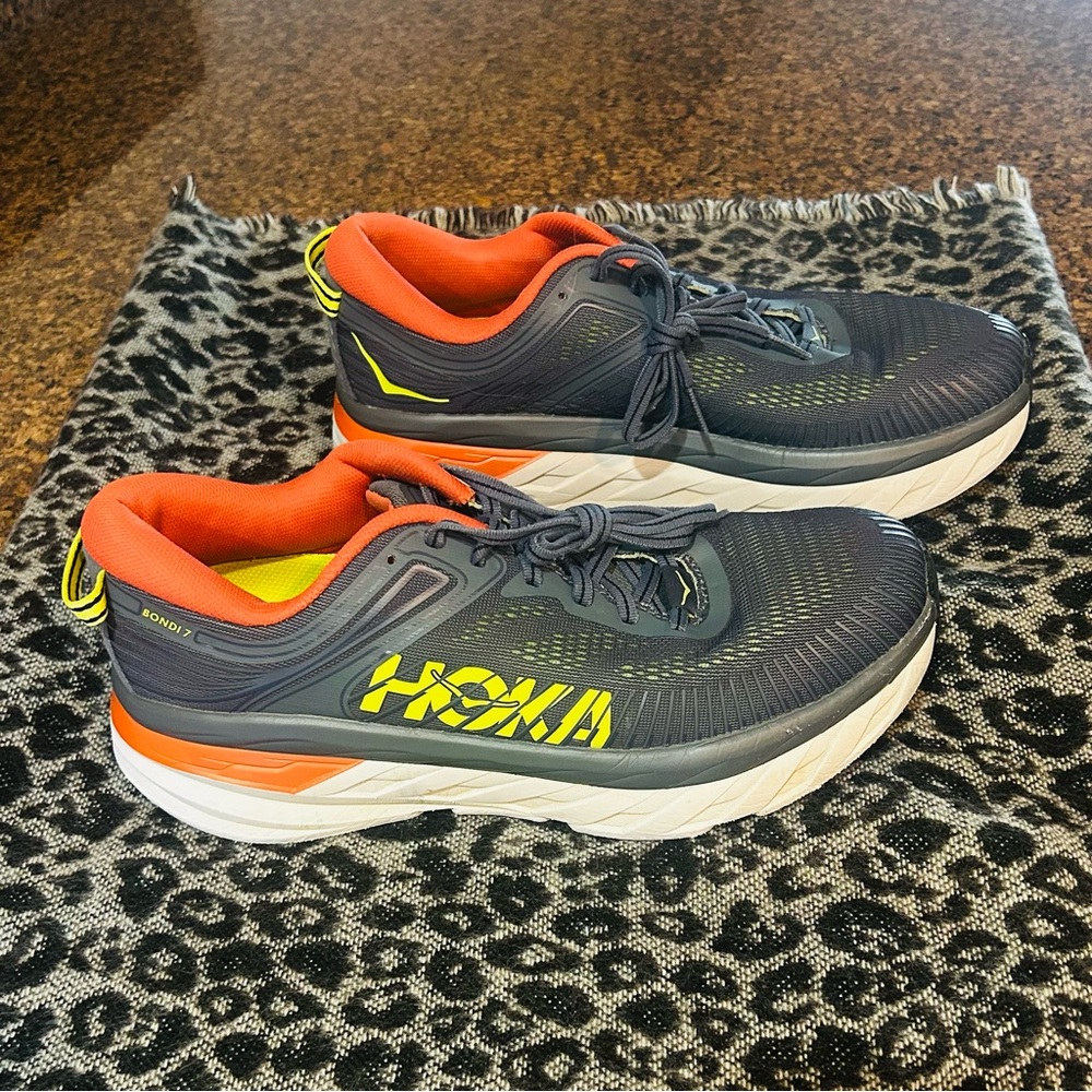 Hooks Men's Bondi 7 One One Sneakers
Size: 8.5 - Picture 3 of 8
